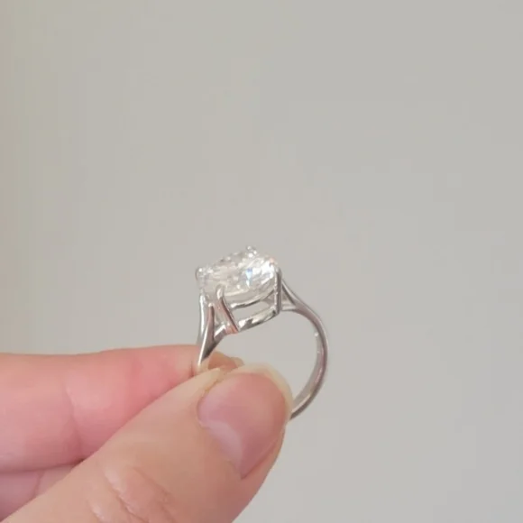 Elegant 4ct Moissanite Silver Solitaire Ring - Picture 9 of 11
